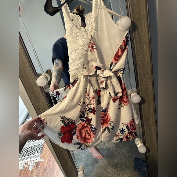 Lace top romper flowy short bottoms - Picture 3 of 4